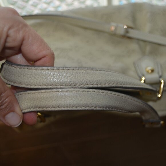 Louis Vuitton Stella Mahina Leather Handbag Monogram Cream/Off White color - Picture 4 of 15